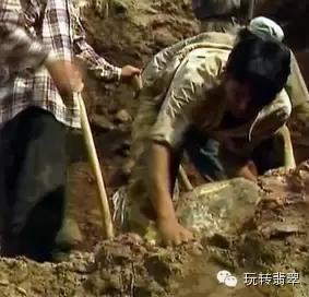 翡翠是怎么形成的，翡翠是如何形成的（翡翠的前世今生）