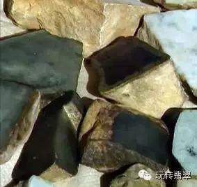 翡翠是怎么形成的，翡翠是如何形成的（翡翠的前世今生）