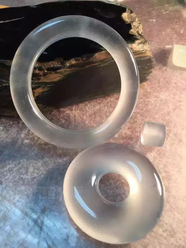 翡翠是怎么形成的，翡翠是如何形成的（翡翠的前世今生）
