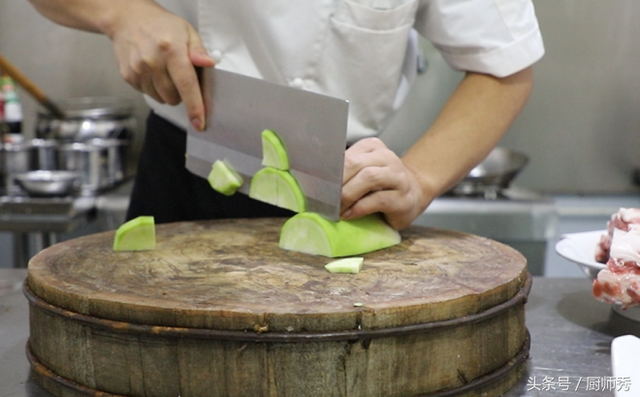 焖羊排的做法和配方，秋冬进补必不可少的红焖羊排