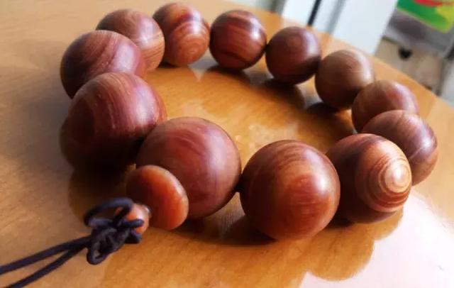 东北琥珀木手串怎么盘，东北琥珀木手串怎么盘玩包浆（东北的“特产手串”）