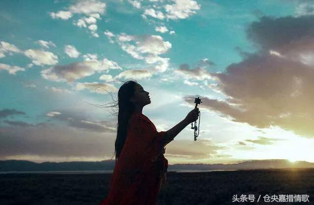 舌灿莲花是贬义词么，舌灿莲花是什么意思（仓央嘉措《仁增旺姆》）