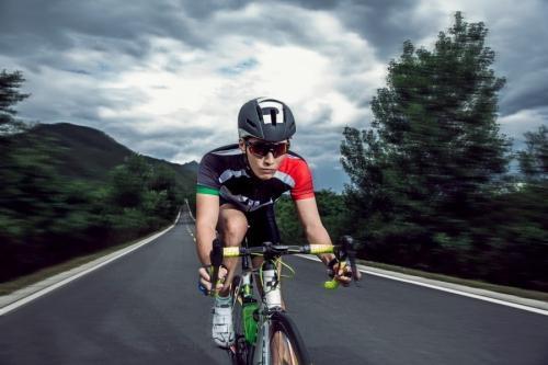 公路车和山地车的区别，山地车和公路车的详细对比（公路车和山地车哪个骑着舒服）