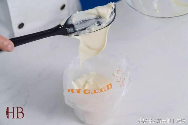 抹茶红豆麻薯的做法，奶茶麻薯做法（小清新抹茶红豆麻薯软欧包丨详细制作步骤）