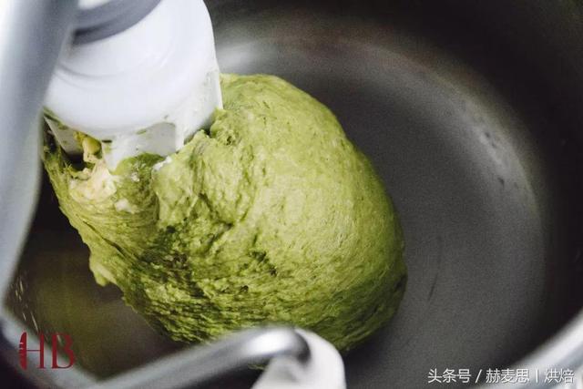 抹茶红豆麻薯的做法，奶茶麻薯做法（小清新抹茶红豆麻薯软欧包丨详细制作步骤）