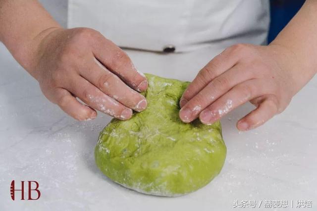 抹茶红豆麻薯的做法，奶茶麻薯做法（小清新抹茶红豆麻薯软欧包丨详细制作步骤）