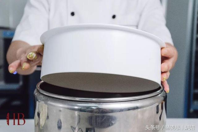 抹茶红豆麻薯的做法，奶茶麻薯做法（小清新抹茶红豆麻薯软欧包丨详细制作步骤）