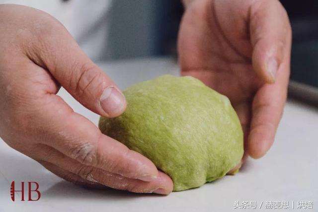 抹茶红豆麻薯的做法，奶茶麻薯做法（小清新抹茶红豆麻薯软欧包丨详细制作步骤）