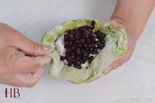 抹茶红豆麻薯的做法，奶茶麻薯做法（小清新抹茶红豆麻薯软欧包丨详细制作步骤）
