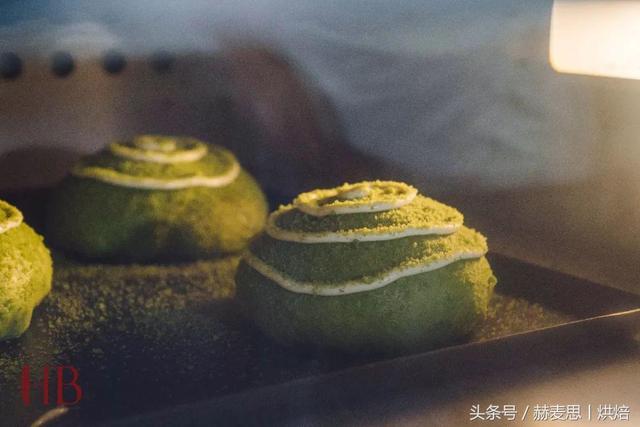 抹茶红豆麻薯的做法，奶茶麻薯做法（小清新抹茶红豆麻薯软欧包丨详细制作步骤）