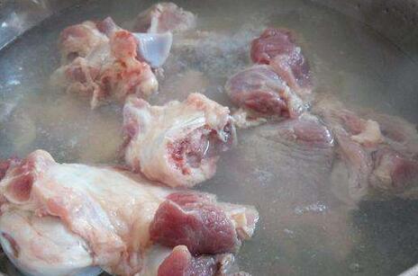 圖片[2]-【白蘿卜大骨湯】做法步驟圖  骨膠原滿滿 女人喝了皮膚好 孩子-起舞食譜網