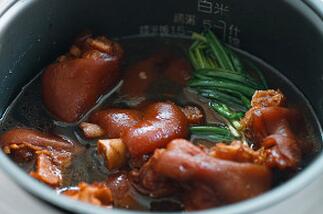 圖片[6]-【電飯煲豬蹄】做法步驟圖 延緩衰老 女人千萬別錯(cuò)過-起舞食譜網(wǎng)