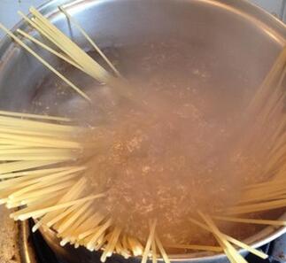 圖片[4]-【番茄肉醬意大利面】做法步驟圖 面條彈牙有嚼勁 比大飯店的-起舞食譜網