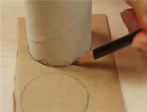 手工制作小汽车，饮料瓶手工制作小汽车（幼儿园牛奶盒废物利用）