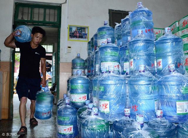 如何去除水垢，小苏打如何去除水垢（自己一块块掉下来）