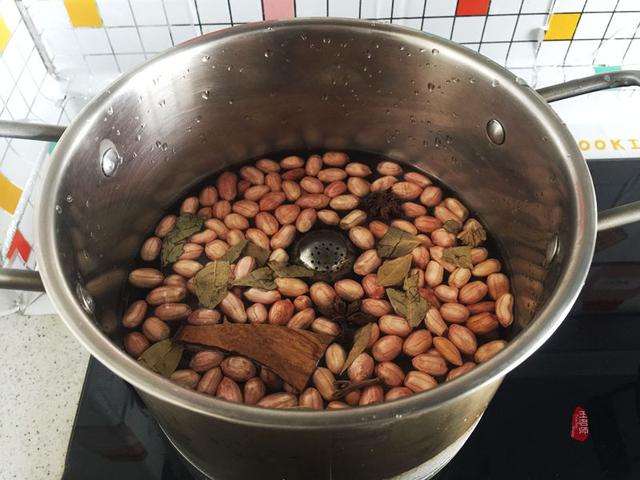 微波炉烤花生怎么做最好吃，大厨分享烤花生米独家做法