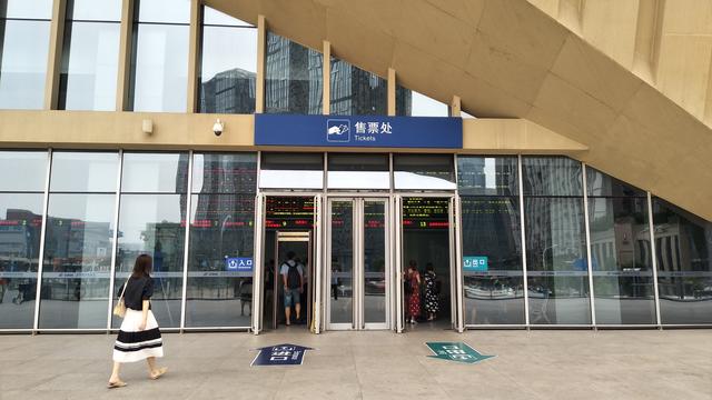 成都南站在哪个区，成都南站在哪个区哪个街道（位于成都市武侯区桂溪街道成都南站实拍）