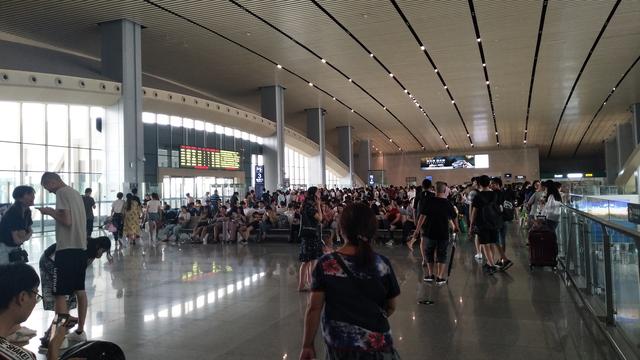 成都南站在哪个区，成都南站在哪个区哪个街道（位于成都市武侯区桂溪街道成都南站实拍）