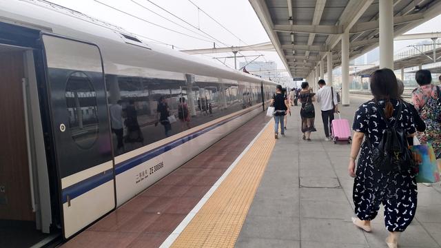 成都南站在哪个区，成都南站在哪个区哪个街道（位于成都市武侯区桂溪街道成都南站实拍）