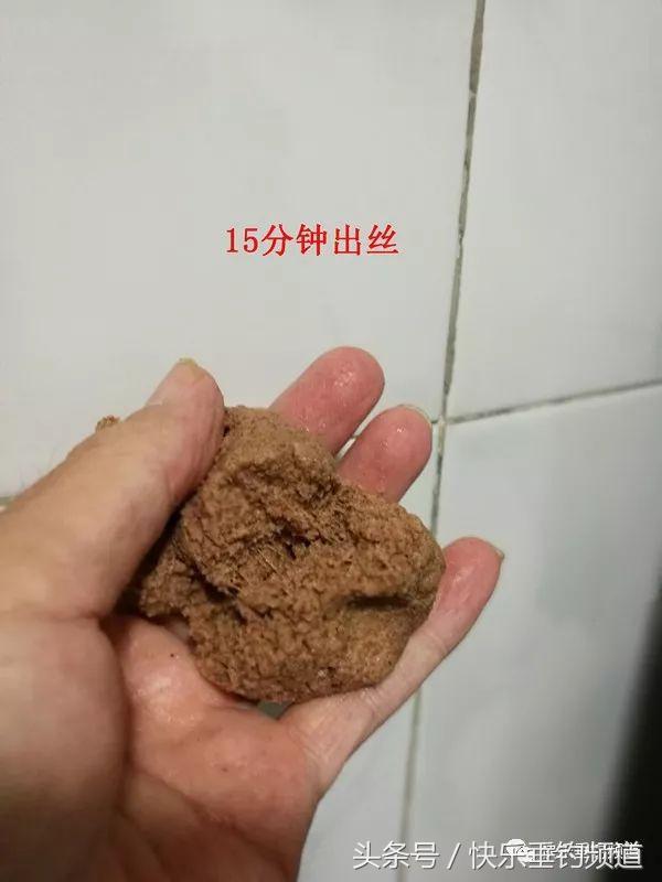最简单的自制鱼饵，最简单的自制鱼饵教程（剩旧饵料千万不要扔）