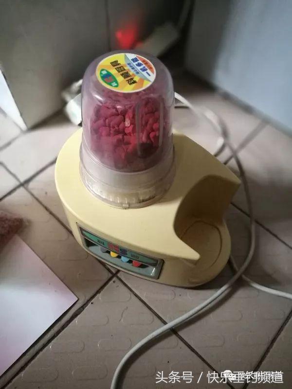 最简单的自制鱼饵，最简单的自制鱼饵教程（剩旧饵料千万不要扔）