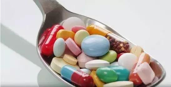 胃炎吃什么药，胃炎吃什么药管事（胃炎患者想知道的用药问题）