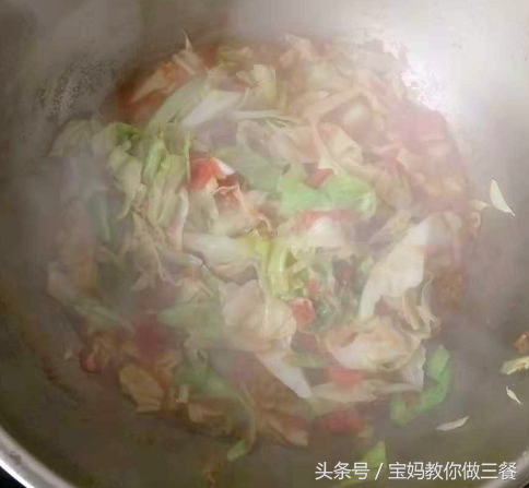 怎么做番茄炒甘蓝菜更好吃，番茄酱炒甘蓝的做法窍门（2个西红柿和一块甘蓝会是什么美味）