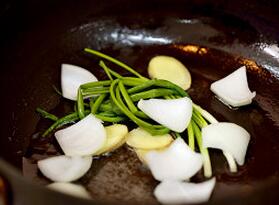 圖片[5]-【番茄土豆燉牛腩】做法步驟圖 酸糯好吃 錯(cuò)過(guò)太可惜-起舞食譜網(wǎng)