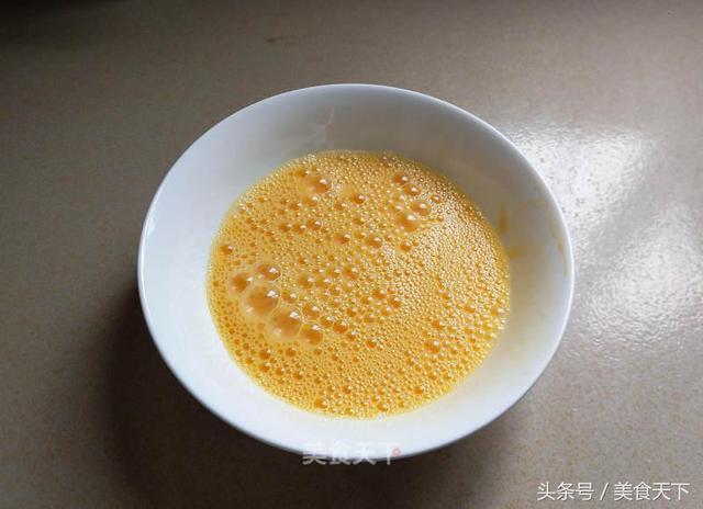 青椒炒鸡蛋的做法，皮蛋炒青椒的正宗做法（大厨教你青椒炒蛋的正确做法）