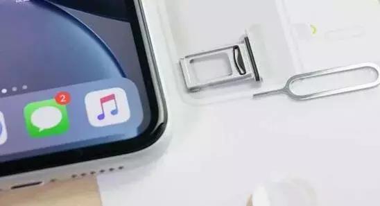 苹果手机怎么插卡，苹果插卡无服务怎么办（的SIM卡安装教程）