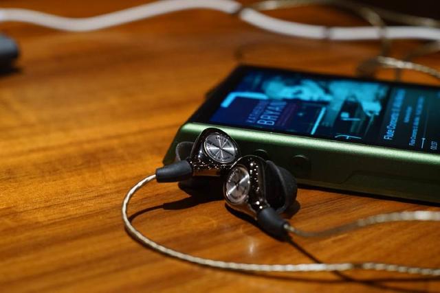 七彩虹是哪个国家的，七彩红（轻薄DAP旗舰市场新开荒者）