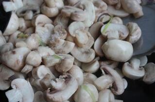 圖片[6]-【素炒口蘑】做法步驟圖 鮮味滿屋 常吃病毒感冒遠(yuǎn)離你-起舞食譜網(wǎng)