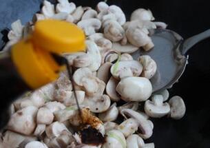 圖片[7]-【素炒口蘑】做法步驟圖 鮮味滿屋 常吃病毒感冒遠(yuǎn)離你-起舞食譜網(wǎng)