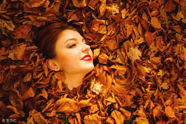 7一12岁手工简单又实用，7一12岁手工贺卡又简单又漂亮送给老师的（带孩子将一堆树叶变出王冠、昆虫和花朵）