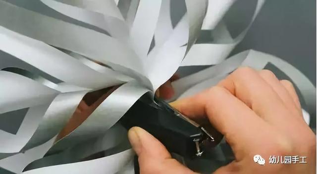 雪花剪纸教程，雪花剪纸教程图解（最全最详细的幼儿园手工剪纸雪花大全）