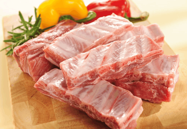 教你做营养又美味的排骨汤，非常适合家里老人小孩