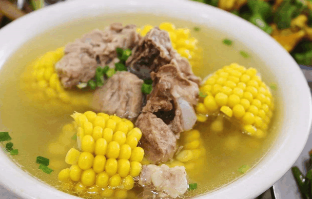 教你做营养又美味的排骨汤，非常适合家里老人小孩