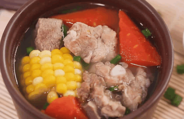 教你做营养又美味的排骨汤，非常适合家里老人小孩