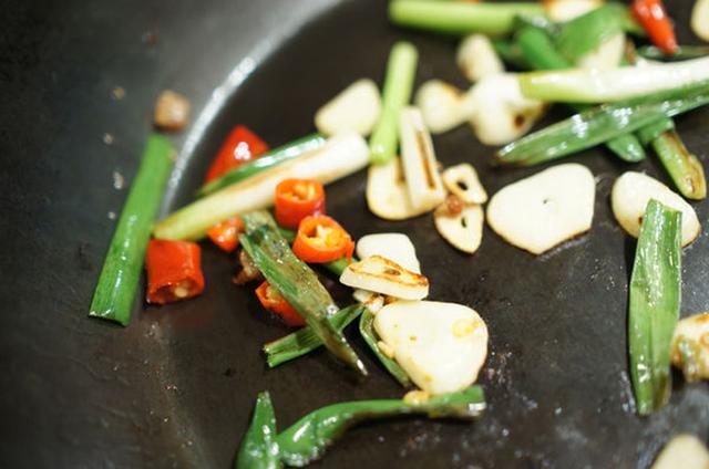 蒜心炒猪柳，蒜炒猪心的做法（万万不可直接下锅）