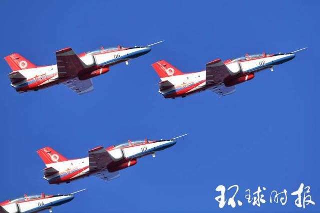 一箭穿心，一箭穿心是什么字（空军“红鹰”首次在珠海升空训练图片）