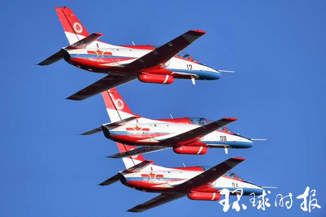 一箭穿心，一箭穿心是什么字（空军“红鹰”首次在珠海升空训练图片）