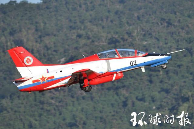 一箭穿心，一箭穿心是什么字（空军“红鹰”首次在珠海升空训练图片）