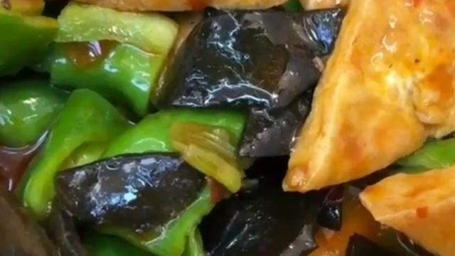 干豆腐炒木耳的家常做法，干豆腐炒木耳的家常做法视频（木耳炒豆干）