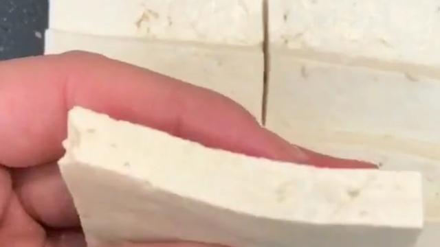 干豆腐炒木耳的家常做法，干豆腐炒木耳的家常做法视频（木耳炒豆干）