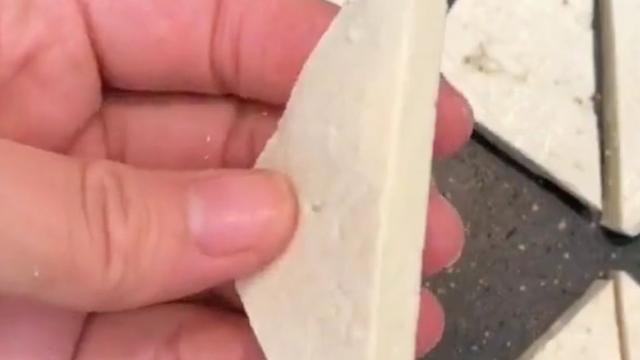 干豆腐炒木耳的家常做法，干豆腐炒木耳的家常做法视频（木耳炒豆干）