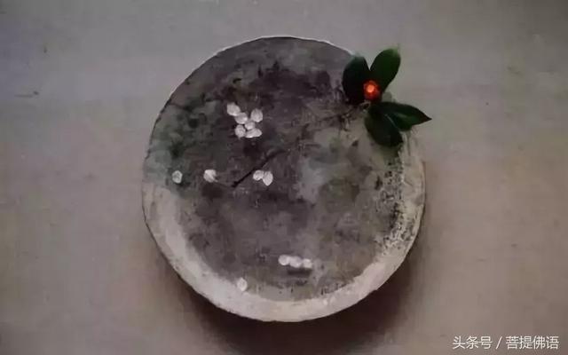 办皈依证后的忌讳，女子皈依要忌讳哪些事（皈依与受戒有什么不同！）