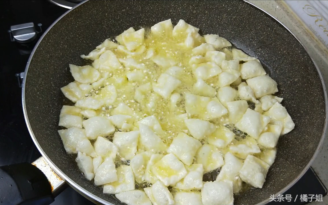 圖片[6]-【炸餃子皮】做法步驟圖 孩子的最?lèi)?ài) 做法也很簡(jiǎn)單-起舞食譜網(wǎng)