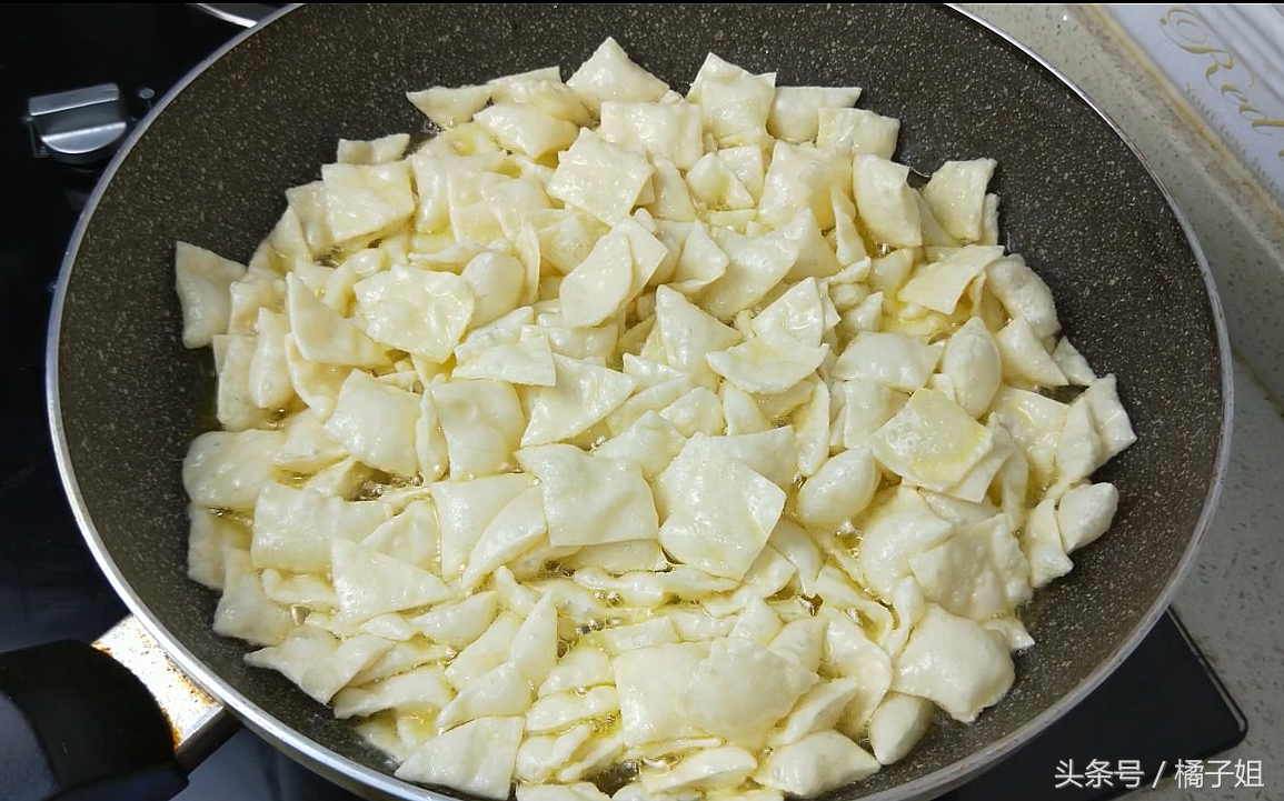 圖片[7]-【炸餃子皮】做法步驟圖 孩子的最?lèi)?ài) 做法也很簡(jiǎn)單-起舞食譜網(wǎng)