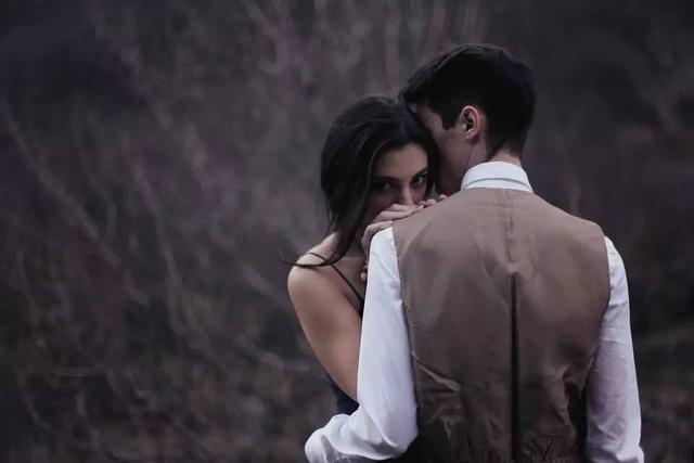 已婚老渣男的表现，喜欢上已婚渣男怎么办（有家的男人别谈爱）