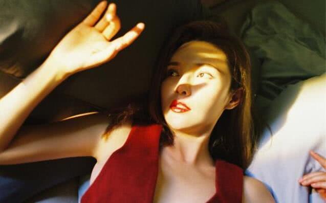 已婚老渣男的表现，喜欢上已婚渣男怎么办（有家的男人别谈爱）